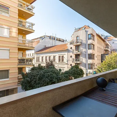Centrer With Balcony *